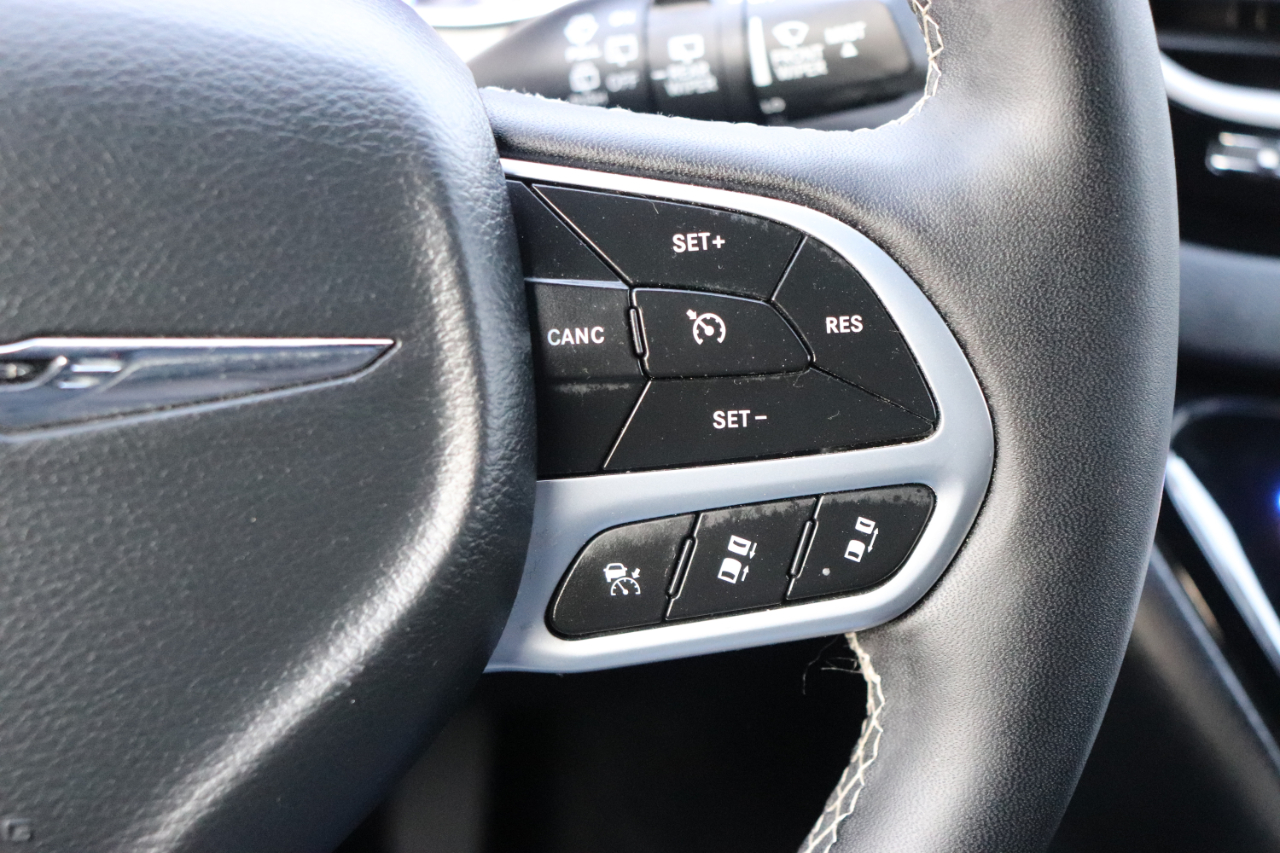 Chrysler Pacifica Select FWD 2025