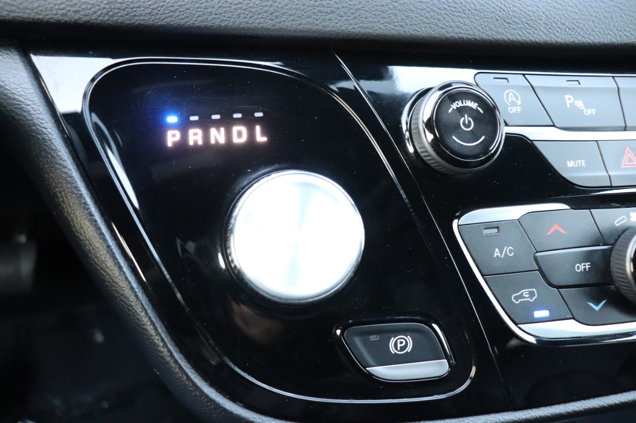 Chrysler Pacifica Select FWD 2025