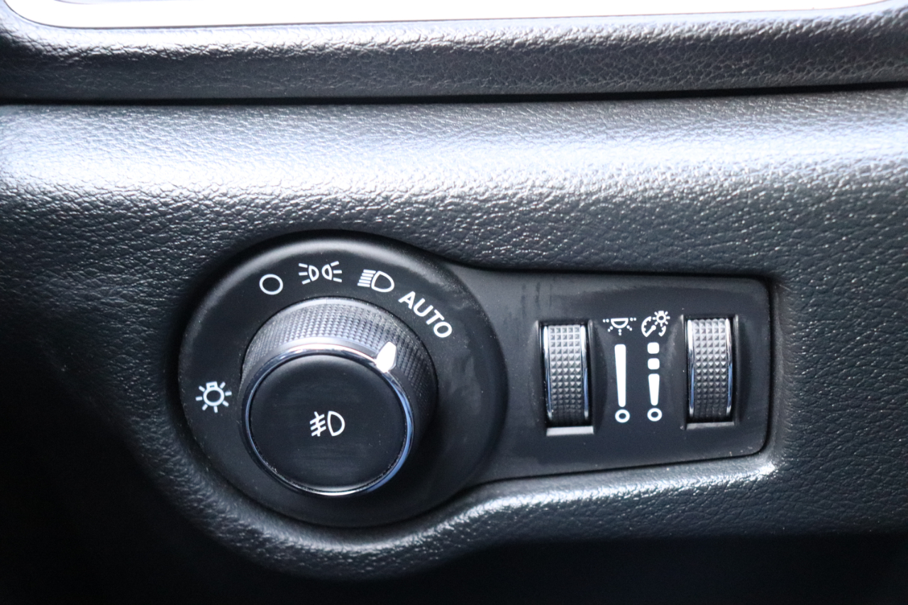 Chrysler Pacifica Select FWD 2025