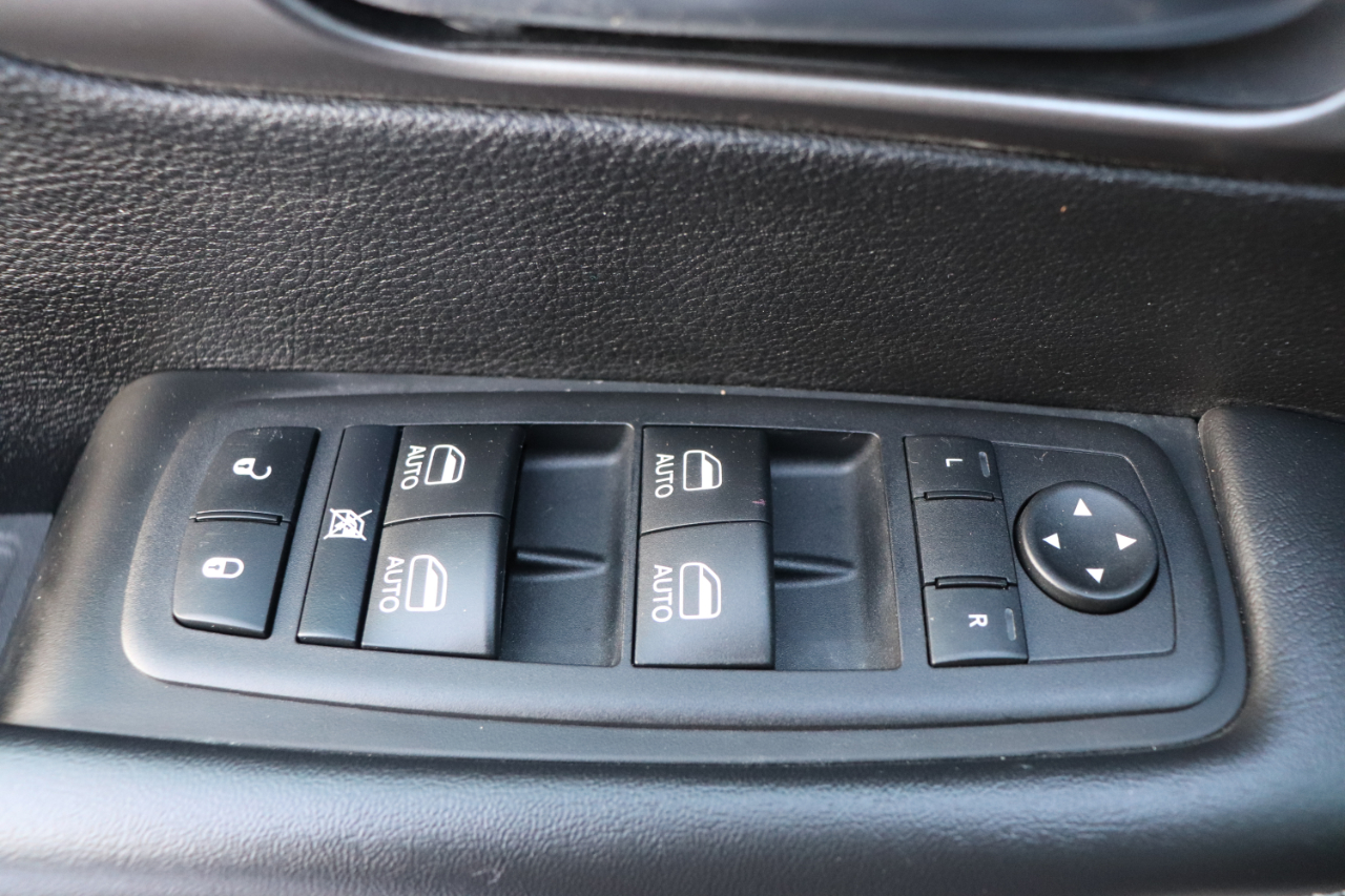 Chrysler Pacifica Select FWD 2025