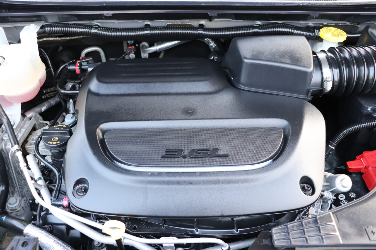 Chrysler Pacifica Select FWD 2025