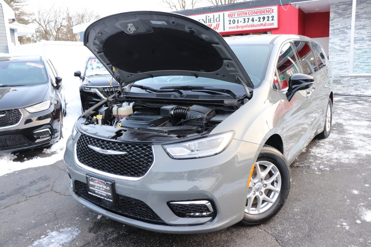 Chrysler Pacifica Select FWD 2025