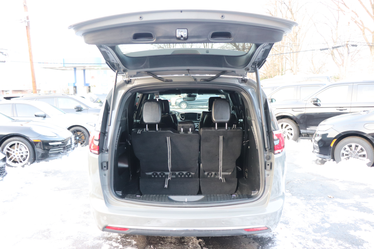 Chrysler Pacifica Select FWD 2025