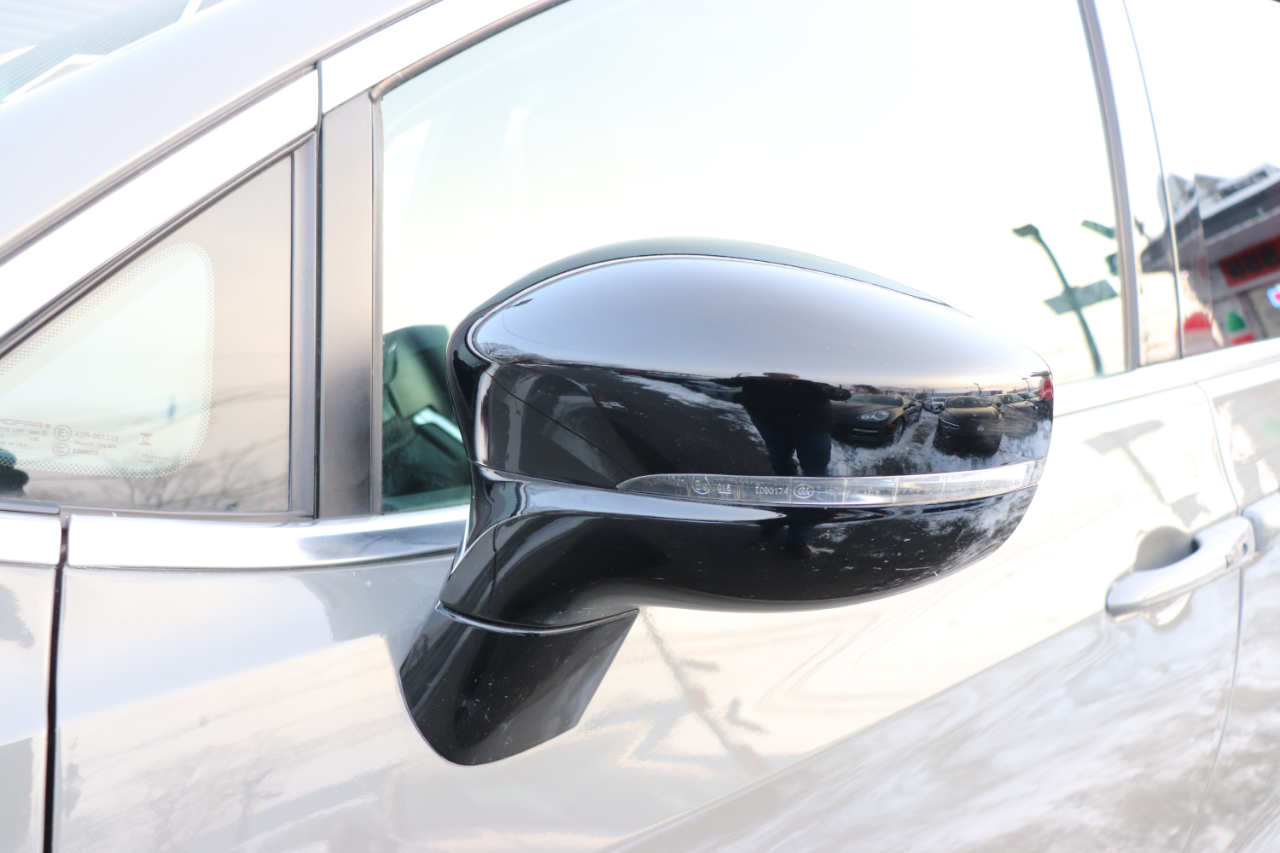 Chrysler Pacifica Select FWD 2025