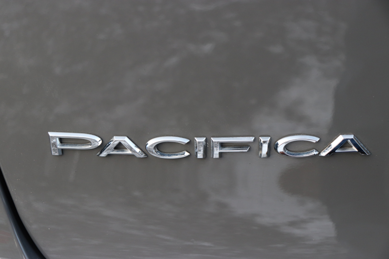 Chrysler Pacifica Select FWD 2025