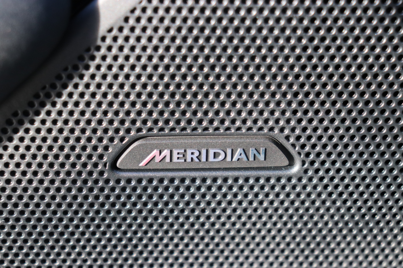 Land Rover Range Rover Velar P250 Dynamic SE 2025