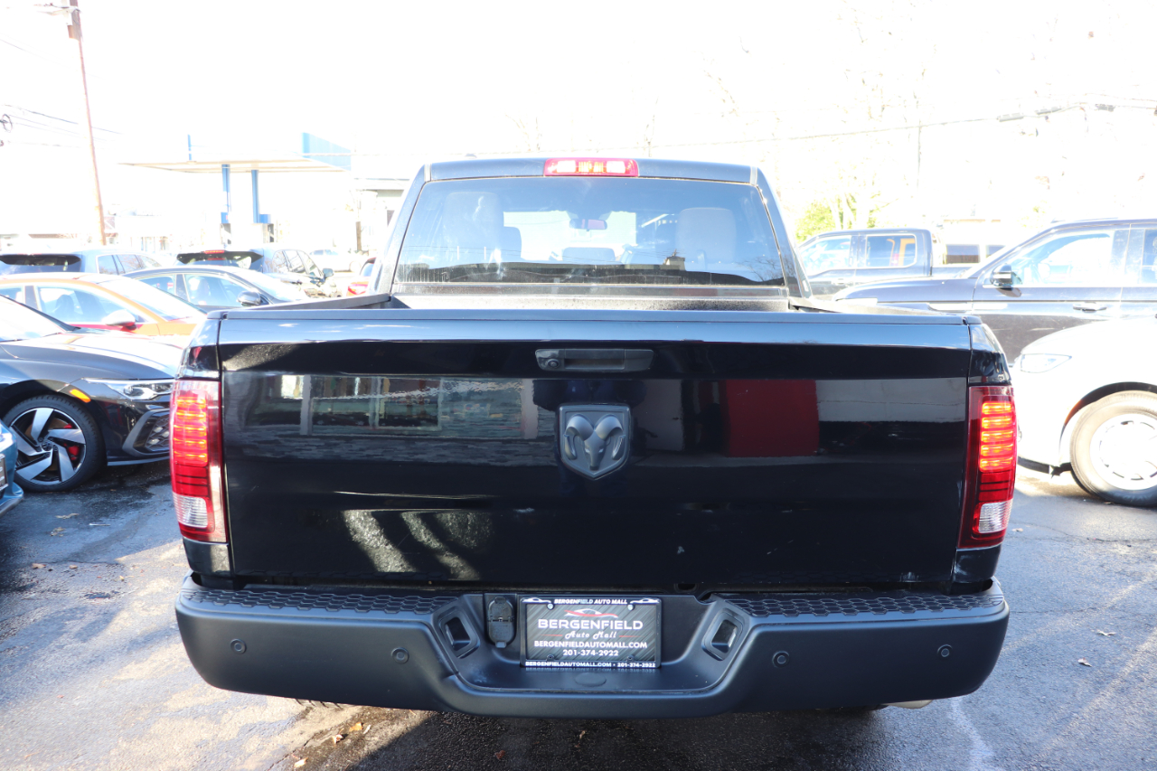 RAM 1500 Classic Warlock 4x2 Crew Cab 5'7" Box 2024