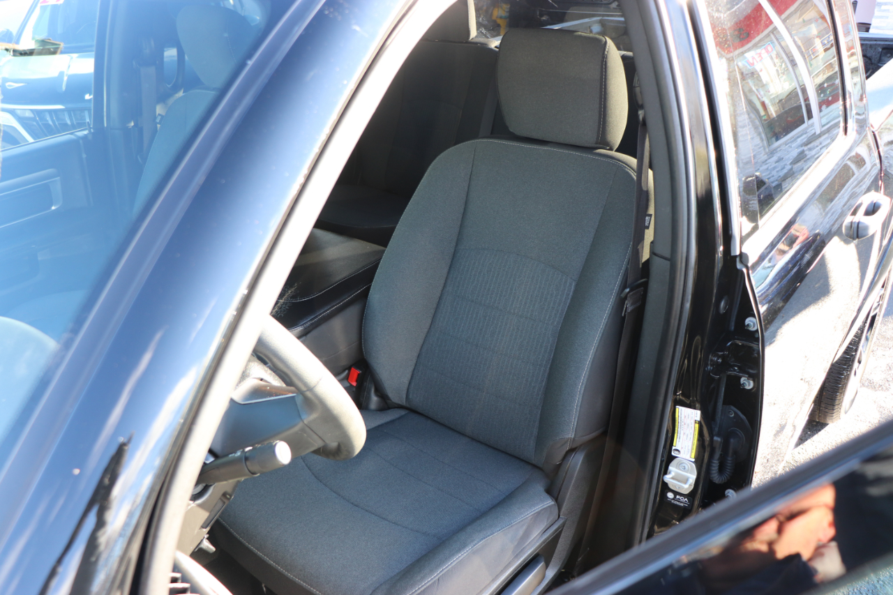 RAM 1500 Classic Warlock 4x2 Crew Cab 5'7" Box 2024