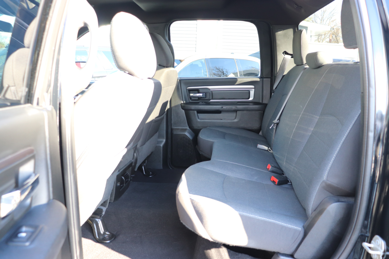 RAM 1500 Classic Warlock 4x2 Crew Cab 5'7" Box 2024