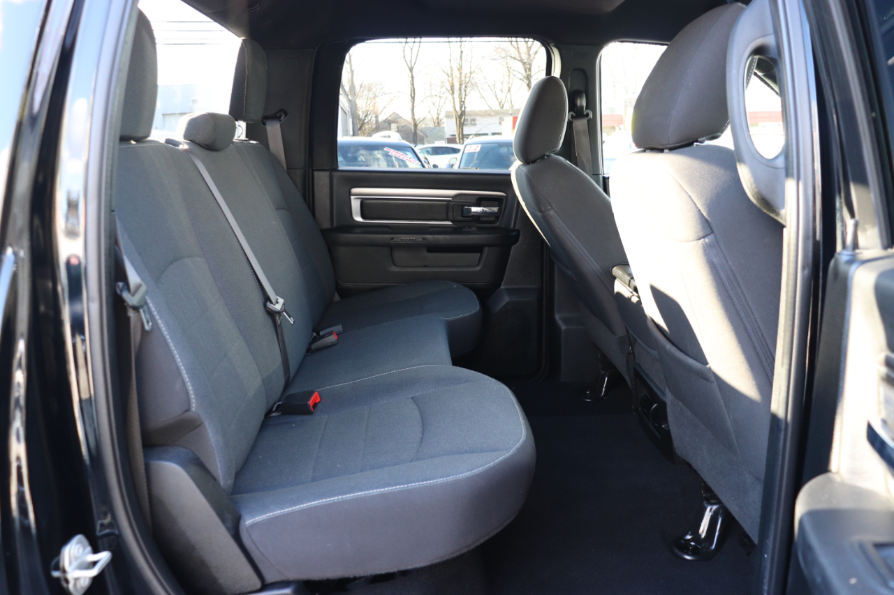 RAM 1500 Classic Warlock 4x2 Crew Cab 5'7" Box 2024