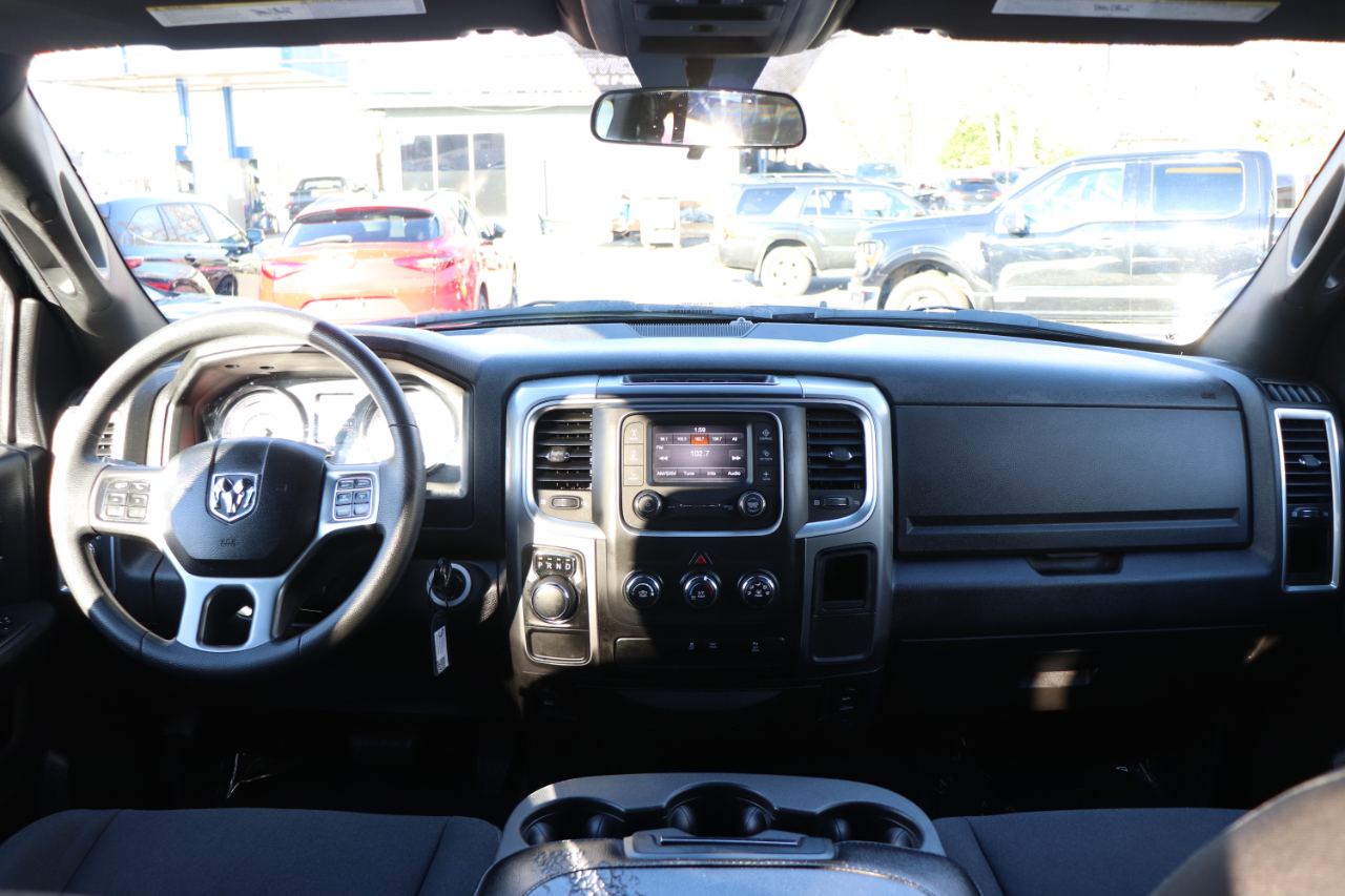 RAM 1500 Classic Warlock 4x2 Crew Cab 5'7" Box 2024