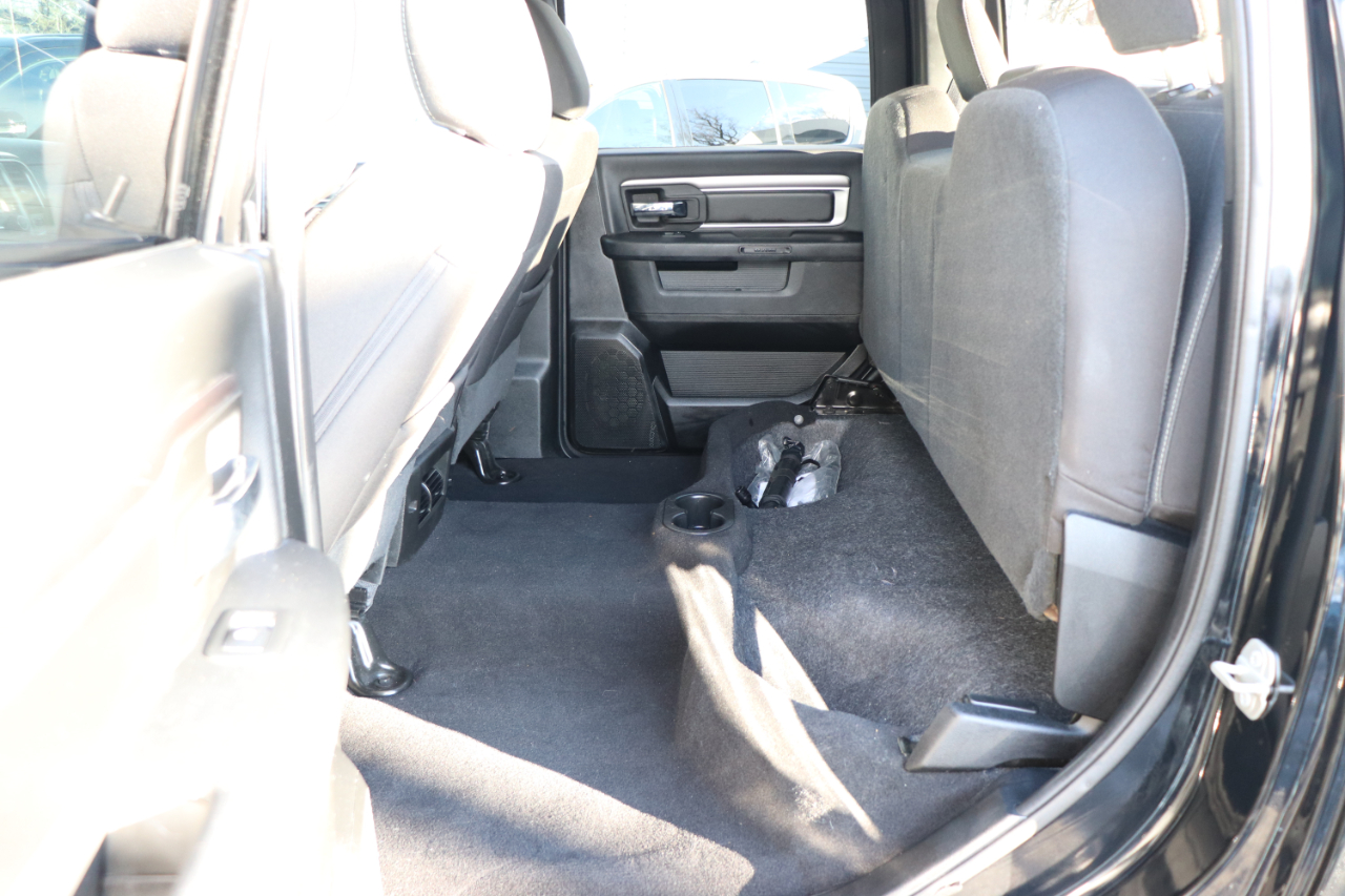 RAM 1500 Classic Warlock 4x2 Crew Cab 5'7" Box 2024