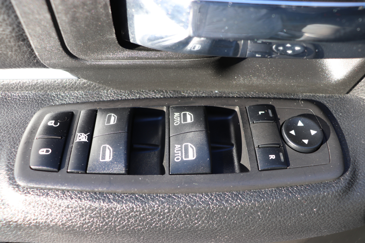 RAM 1500 Classic Warlock 4x2 Crew Cab 5'7" Box 2024