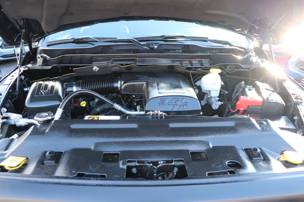 RAM 1500 Classic Warlock 4x2 Crew Cab 5'7" Box 2024