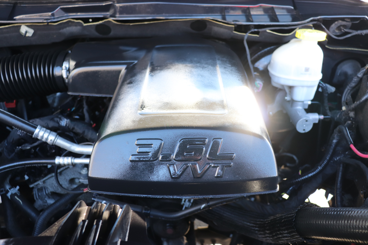 RAM 1500 Classic Warlock 4x2 Crew Cab 5'7" Box 2024