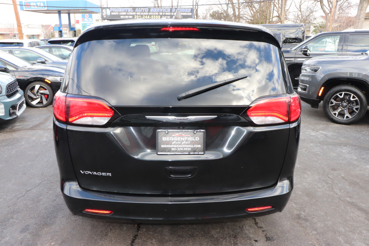 Chrysler Voyager LX FWD 2023