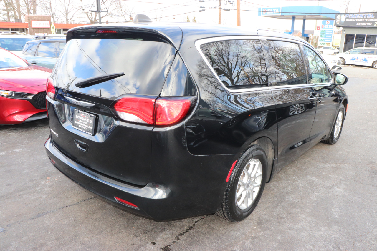 Chrysler Voyager LX FWD 2023