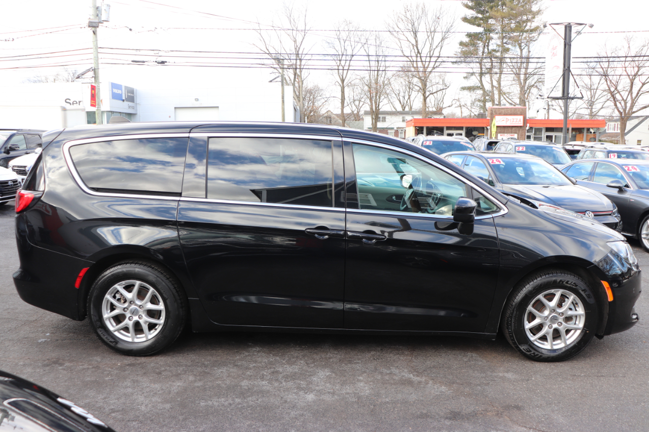 Chrysler Voyager LX FWD 2023