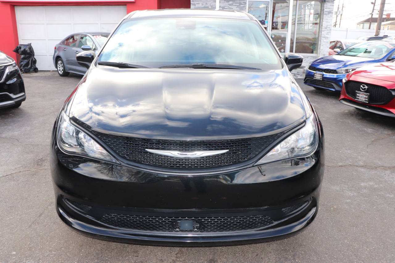 Chrysler Voyager LX FWD 2023