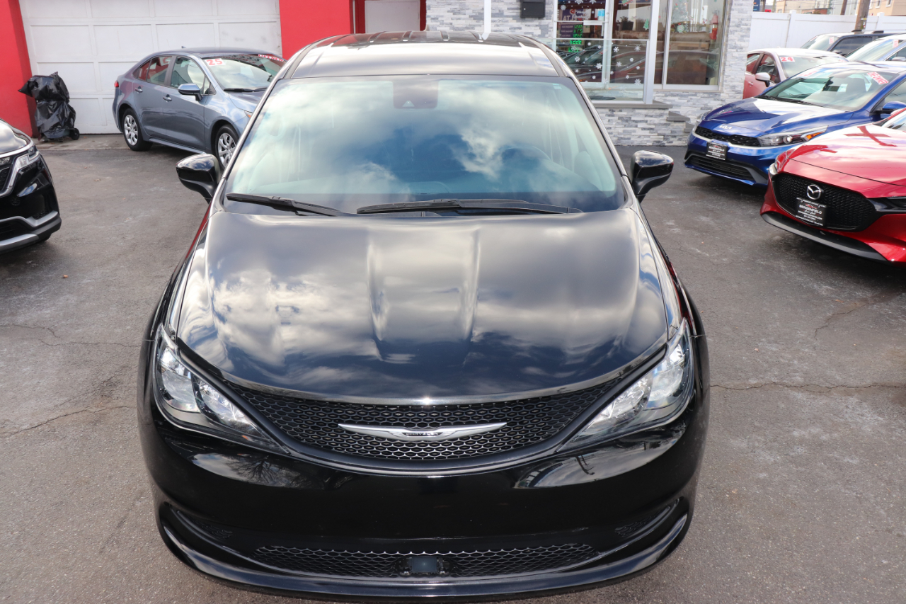 Chrysler Voyager LX FWD 2023