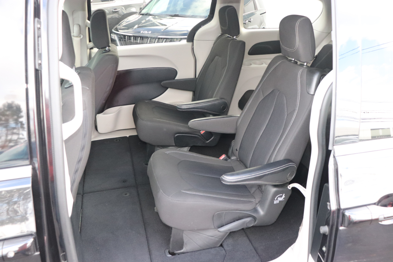 Chrysler Voyager LX FWD 2023