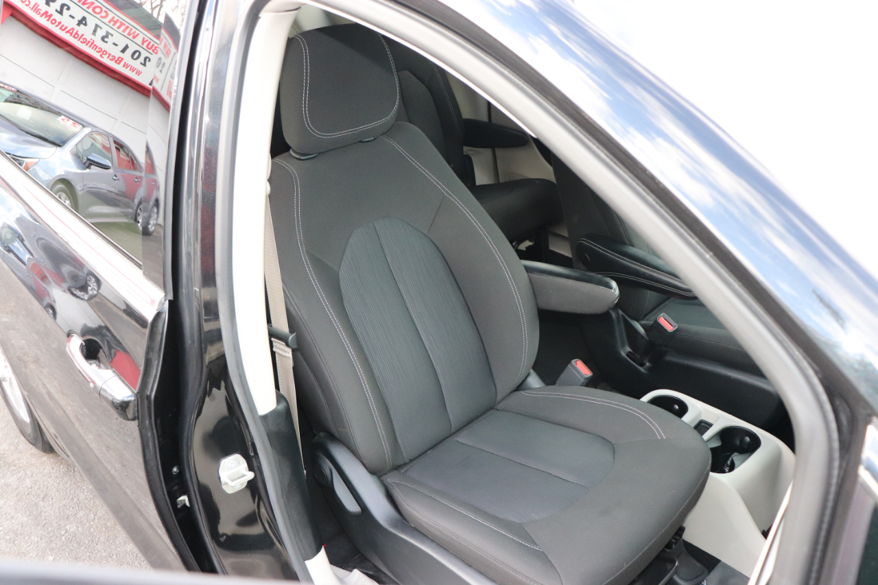 Chrysler Voyager LX FWD 2023