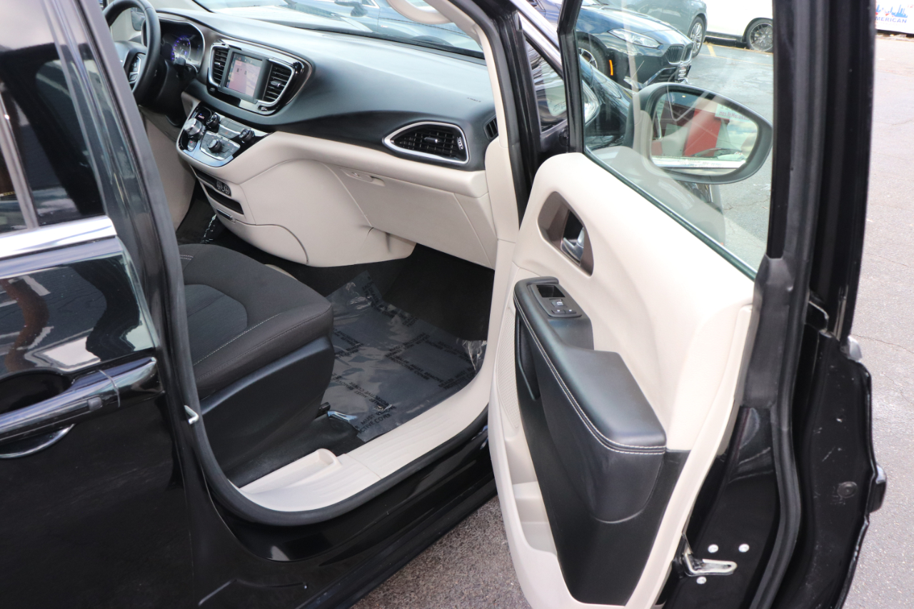 Chrysler Voyager LX FWD 2023