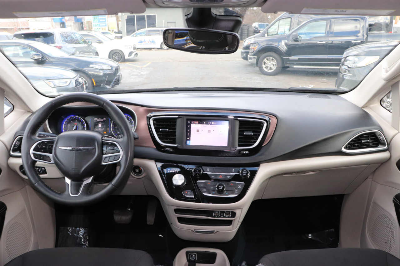 Chrysler Voyager LX FWD 2023