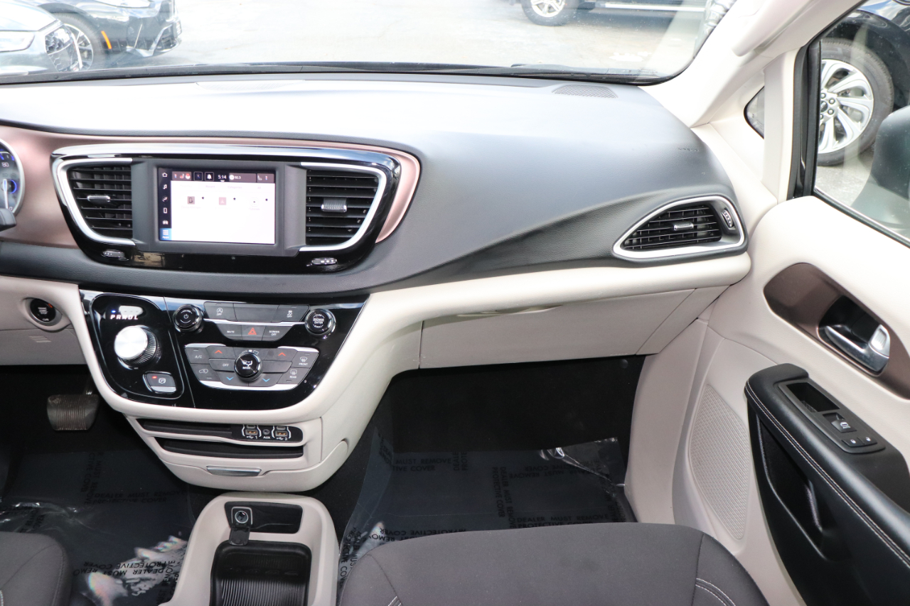 Chrysler Voyager LX FWD 2023