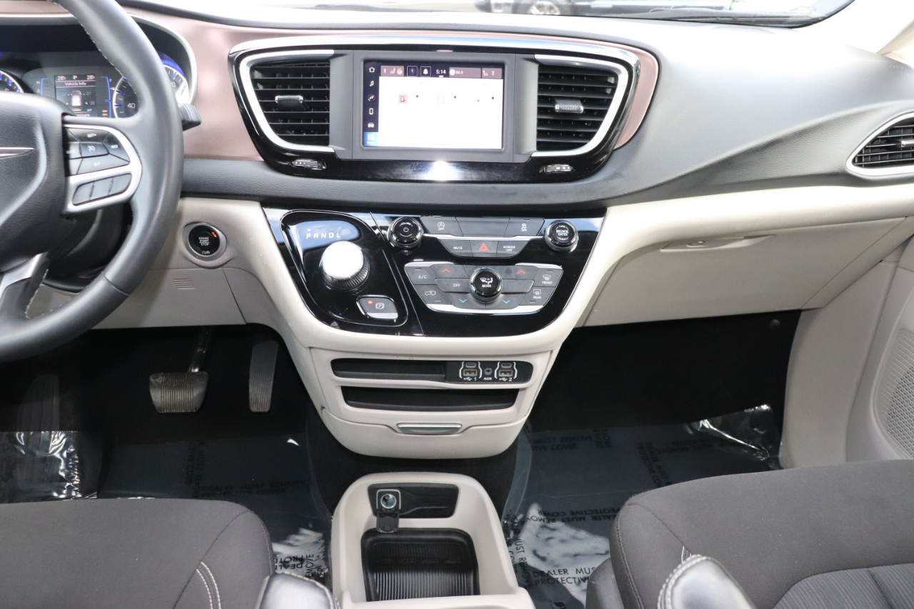 Chrysler Voyager LX FWD 2023