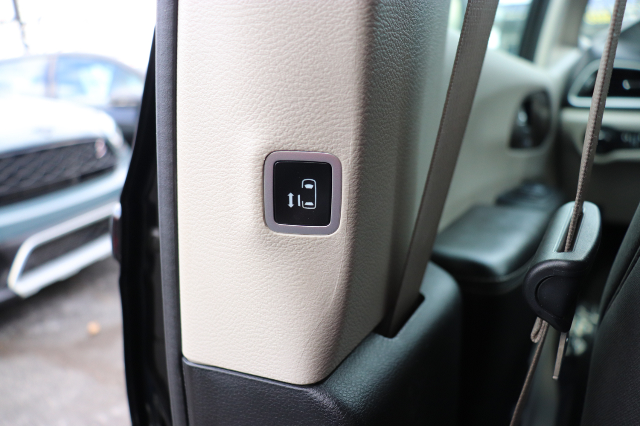 Chrysler Voyager LX FWD 2023