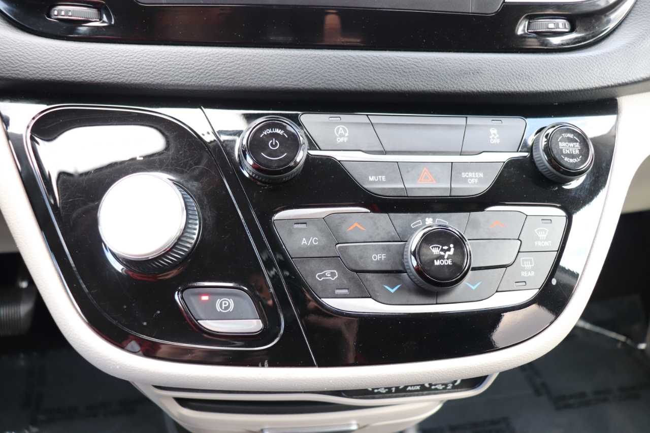 Chrysler Voyager LX FWD 2023