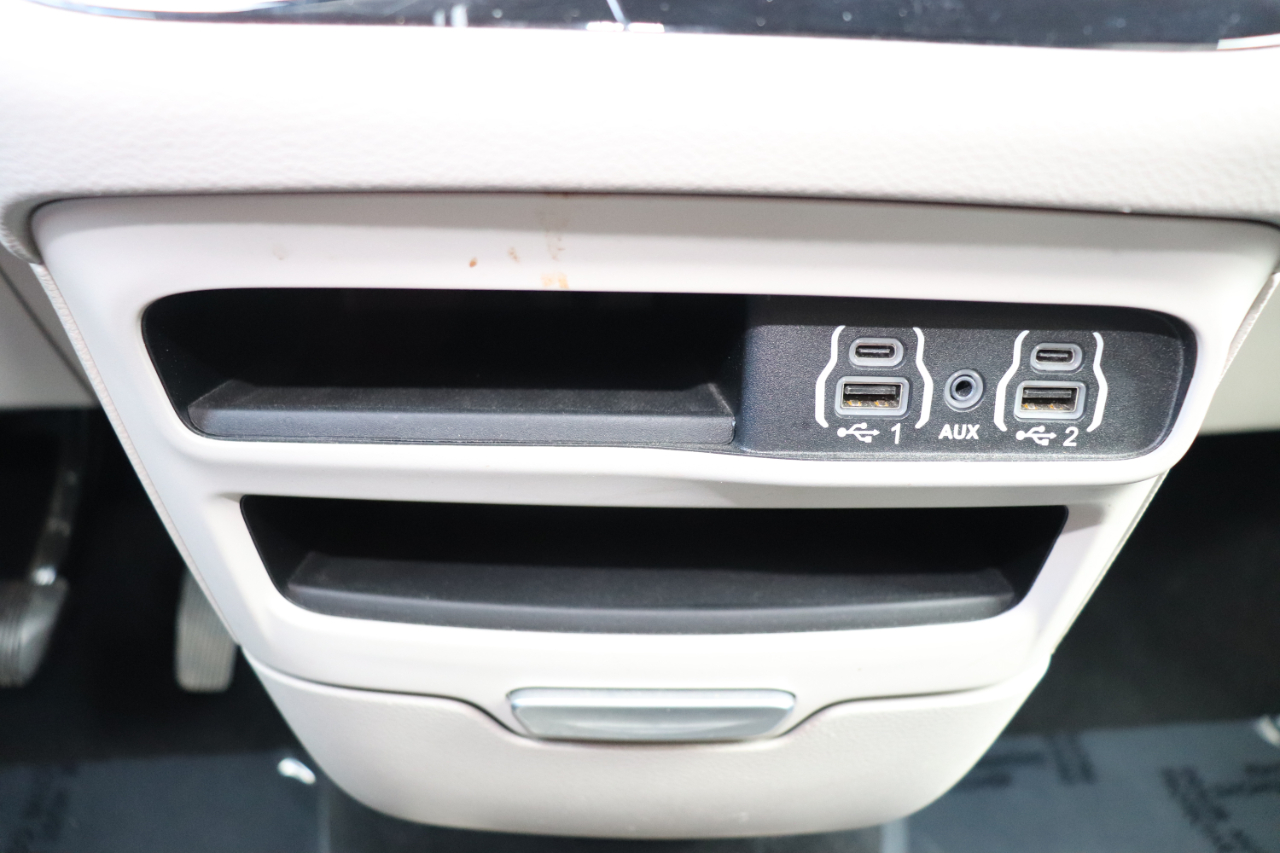 Chrysler Voyager LX FWD 2023