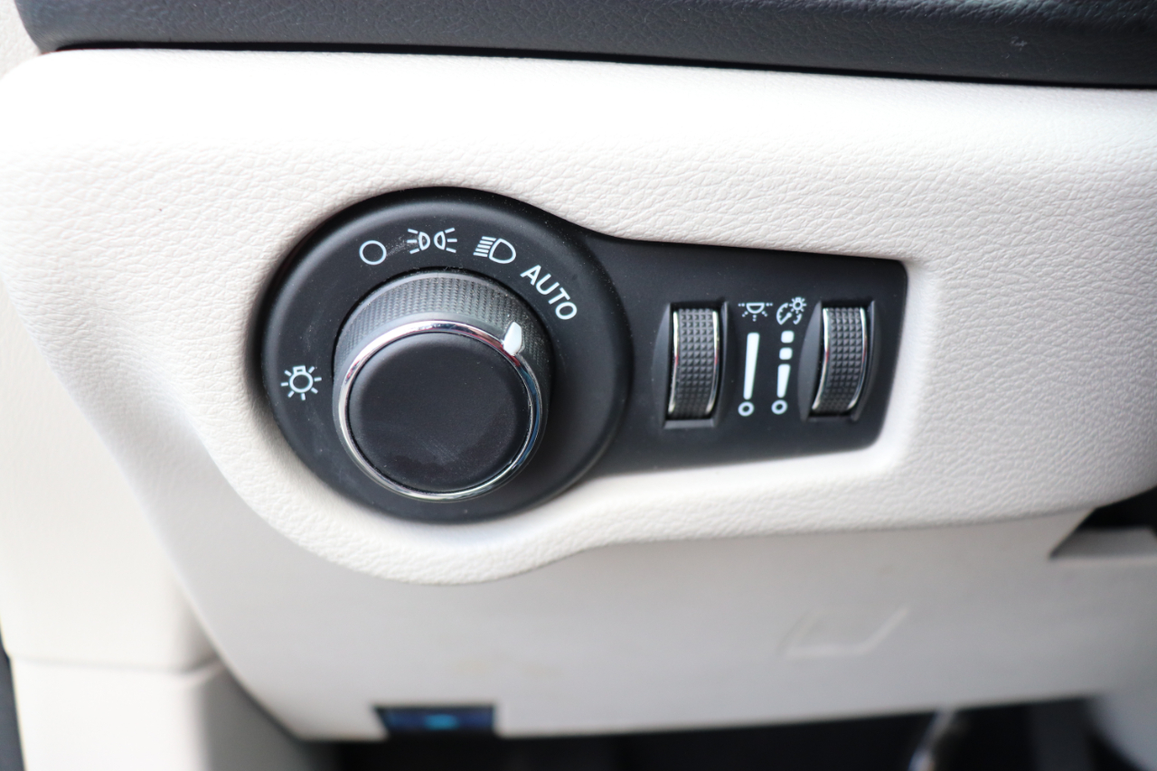 Chrysler Voyager LX FWD 2023