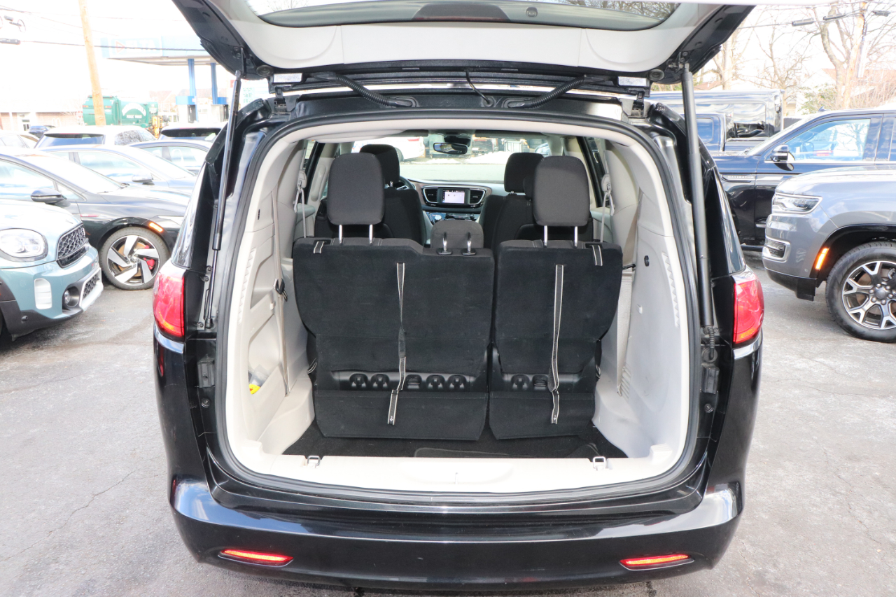 Chrysler Voyager LX FWD 2023