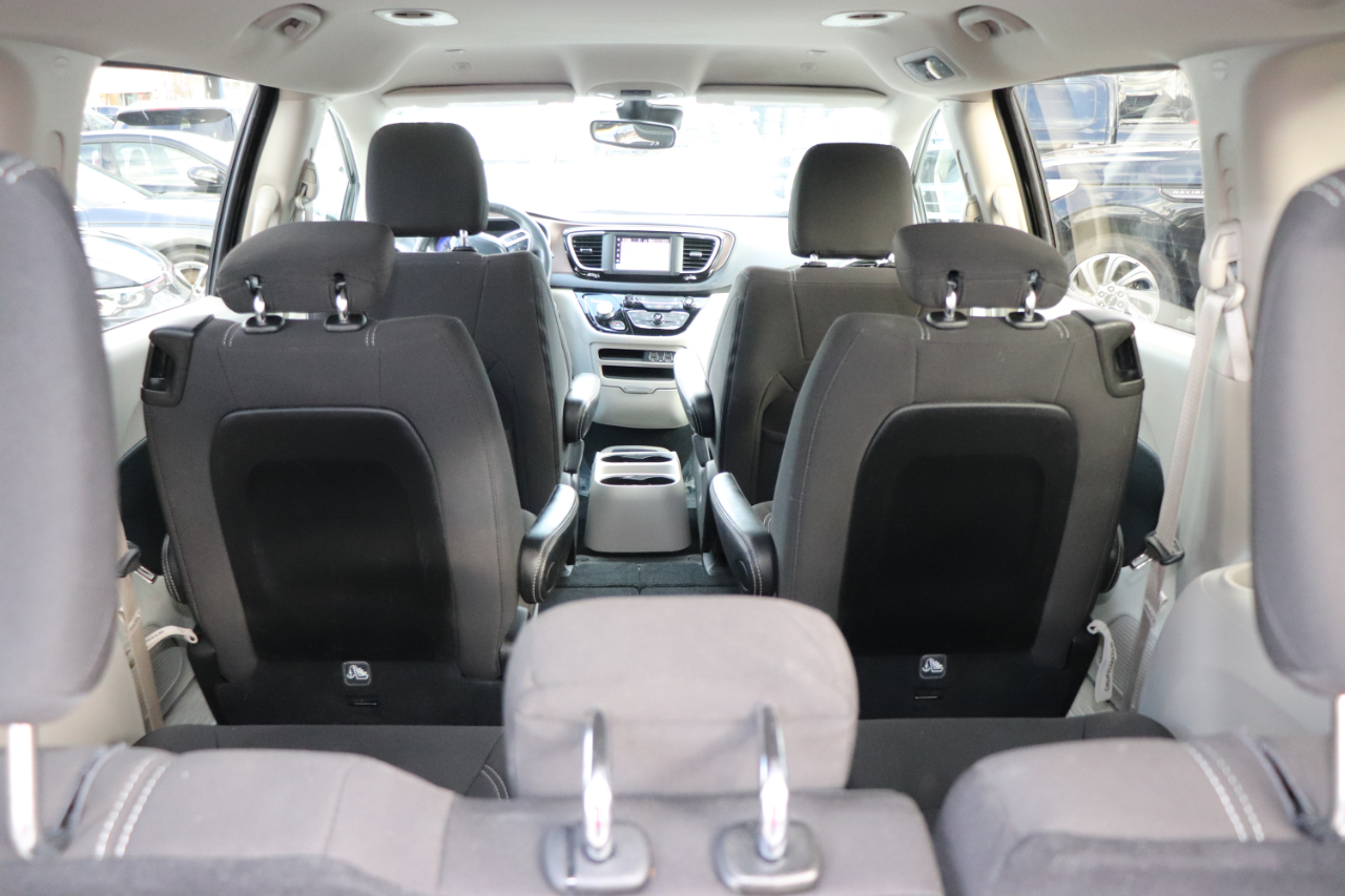 Chrysler Voyager LX FWD 2023