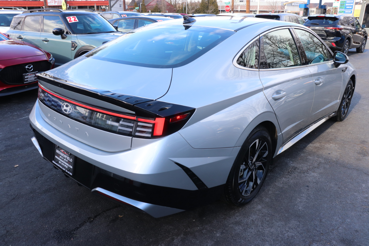 Hyundai Sonata SEL FWD 2025