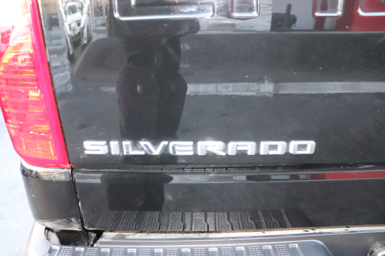Chevrolet Silverado 1500 4WD Crew Cab 147" LT w/1LT 2025