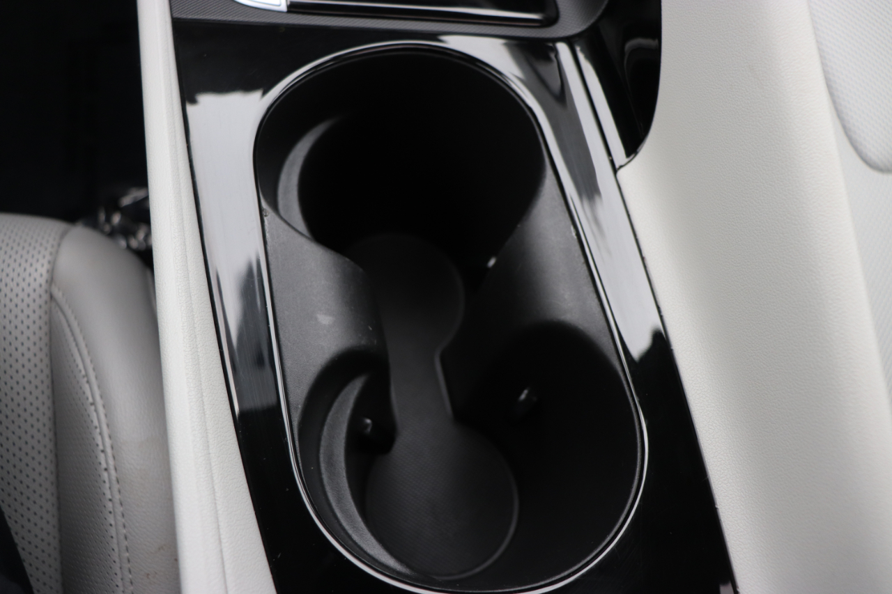 Hyundai Elantra Limited IVT 2024