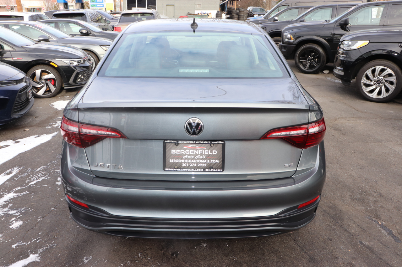 Volkswagen Jetta SE Auto 2024