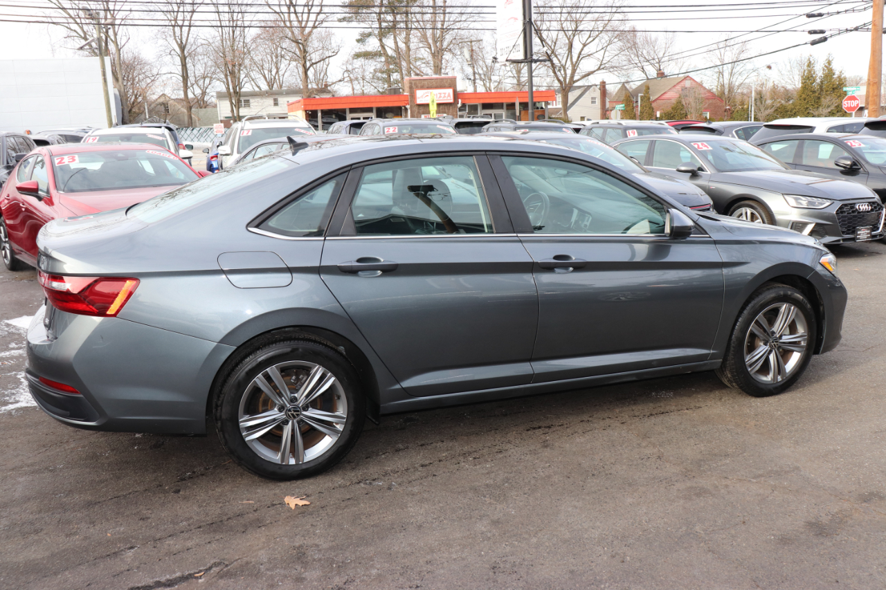 Volkswagen Jetta SE Auto 2024