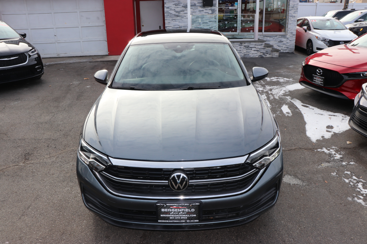 Volkswagen Jetta SE Auto 2024