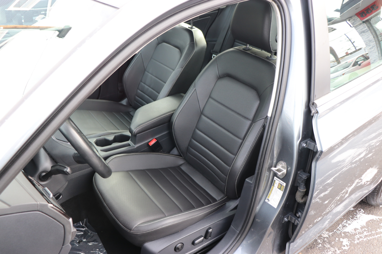 Volkswagen Jetta SE Auto 2024