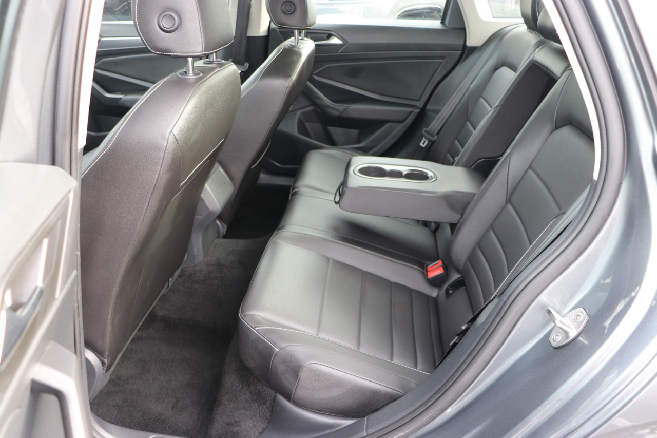 Volkswagen Jetta SE Auto 2024