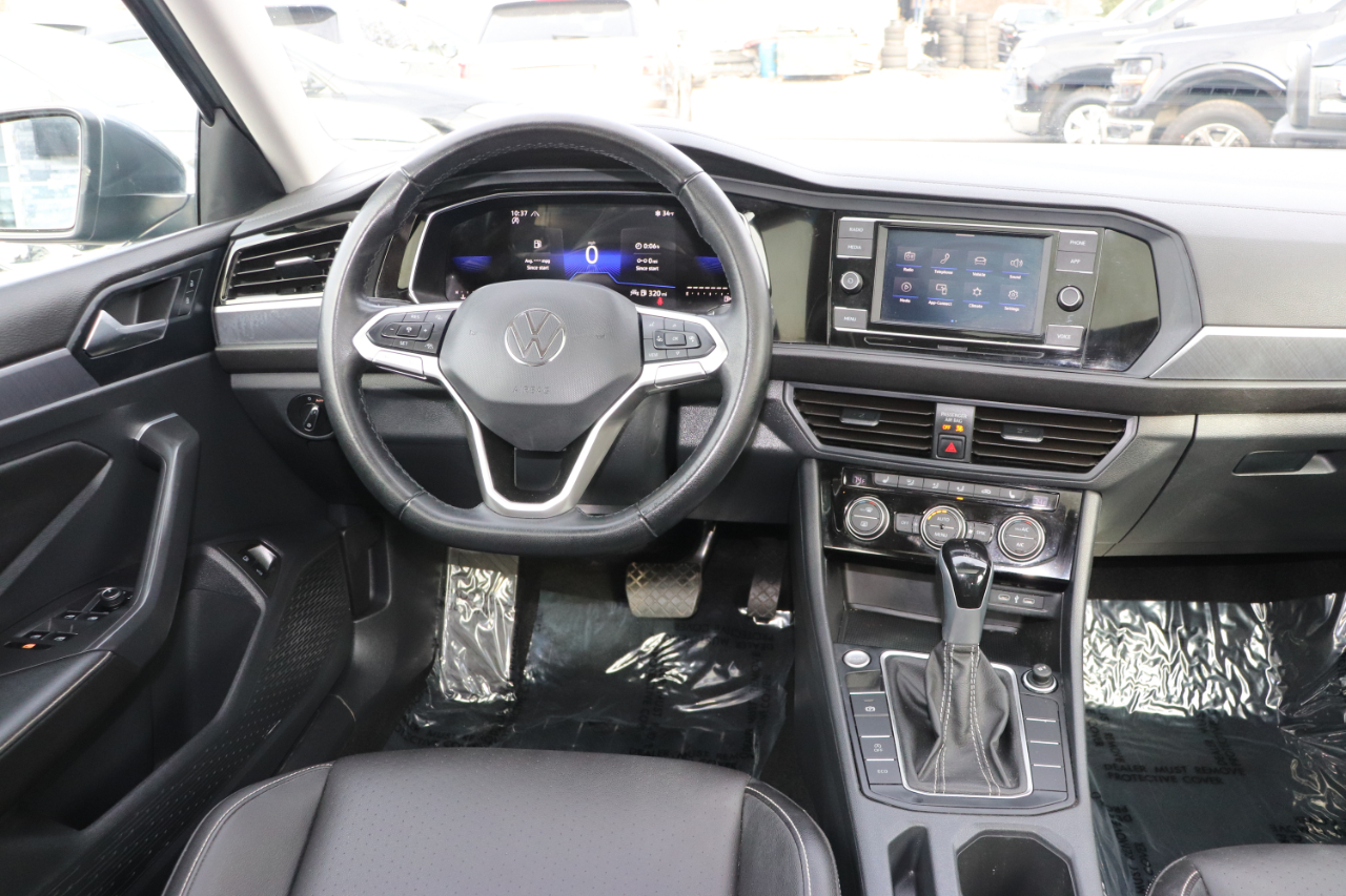 Volkswagen Jetta SE Auto 2024