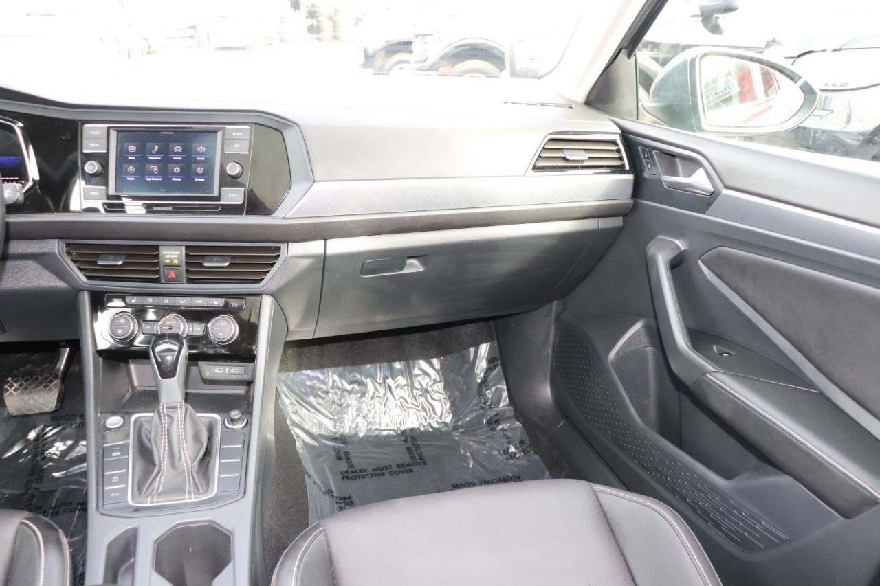 Volkswagen Jetta SE Auto 2024