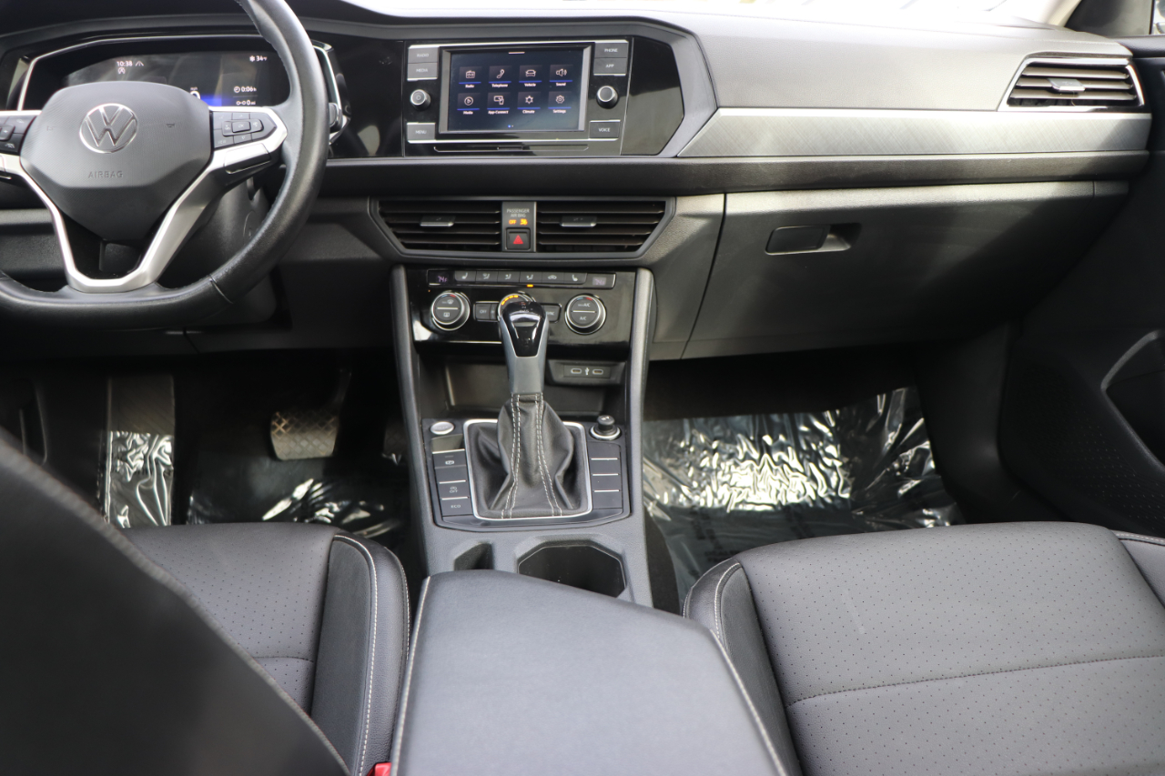 Volkswagen Jetta SE Auto 2024