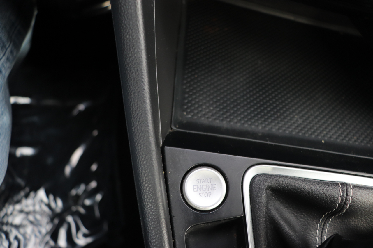 Volkswagen Jetta SE Auto 2024