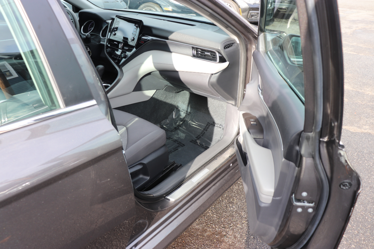 Toyota Camry LE Auto (Natl) 2024