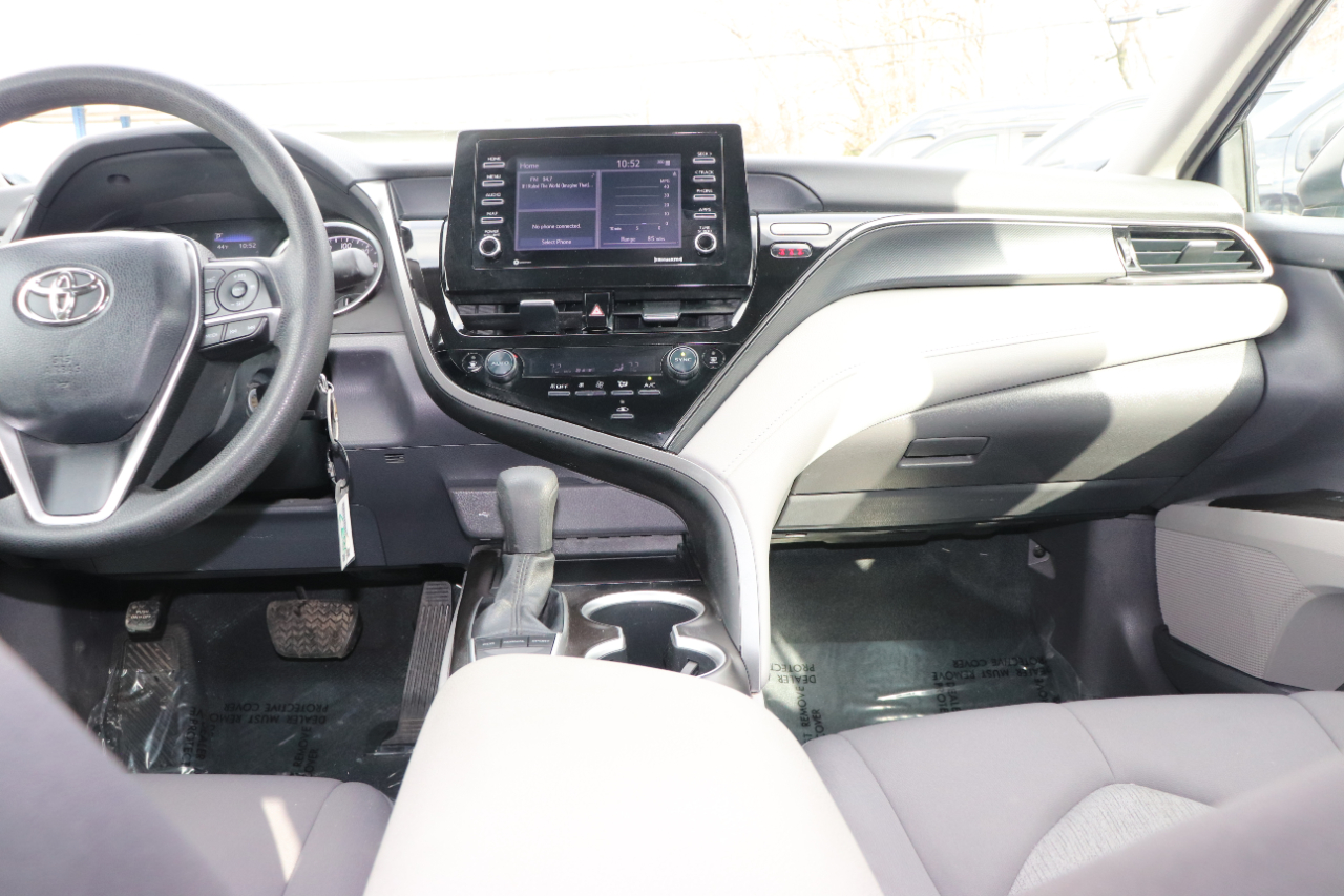 Toyota Camry LE Auto (Natl) 2024